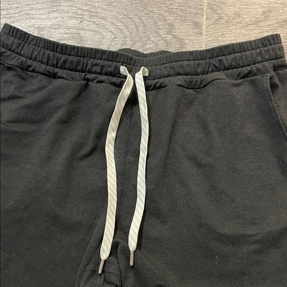 Vuori  Performance Black Jogger Pants with White Drawstring - Picture 4 of 10